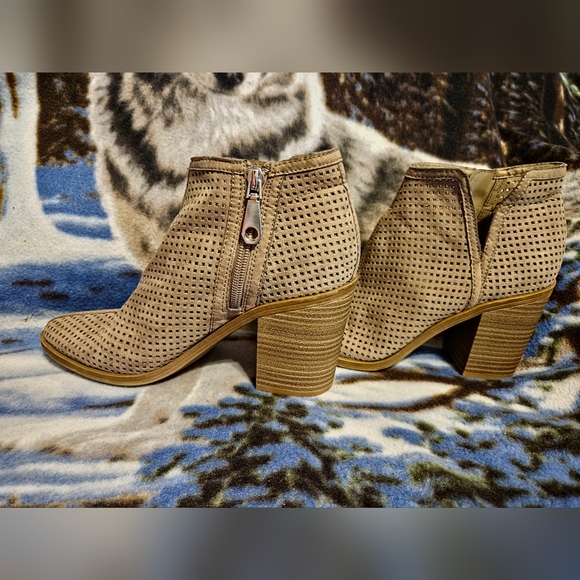 DOLCE VITA Chunky Heel Laser Cut Wedge Ankle Boots Size 7 - Picture 10 of 11